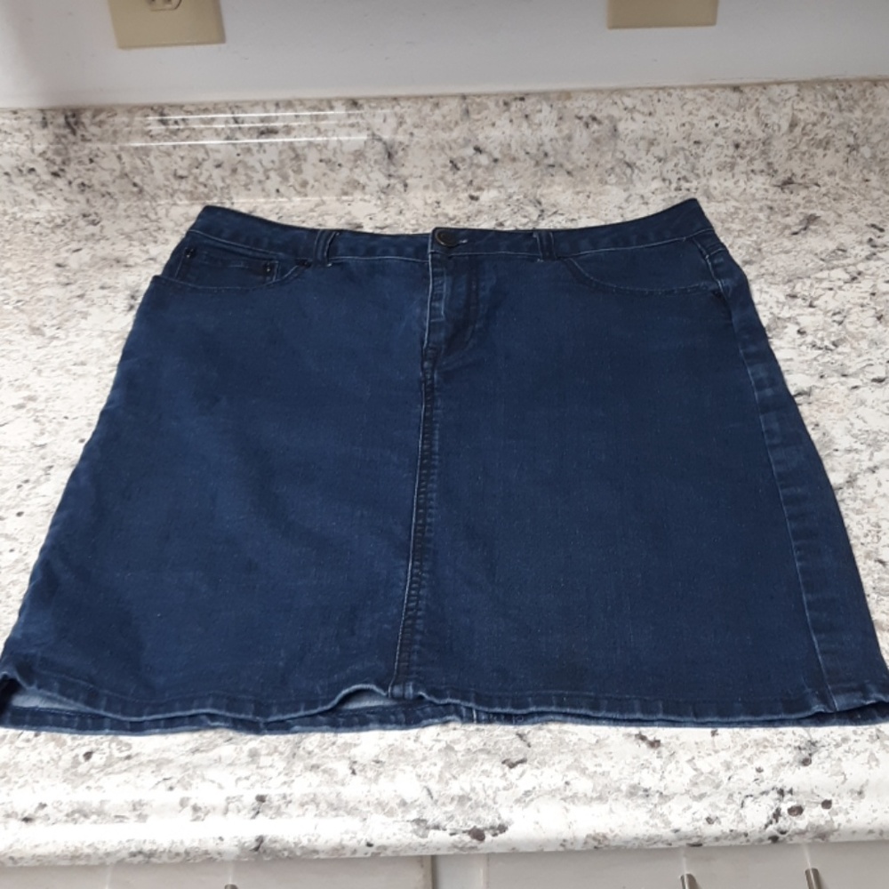 Cato Size 12 Skirt.+
